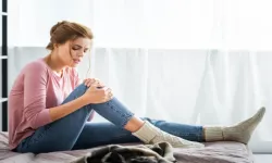 DİZ AĞRILARI VE DİZ ÇEVRESİ YAĞLANMANIN ARKASINDA LİPÖDEM OLABİLİR