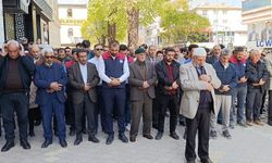 IĞDIR’DA ŞEHİT ÖĞRETMEN VE ÖĞRENCİLER İÇİN GIYABİ CENAZE NAMAZI