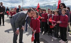 Minik Yüreklerden Vali Taşolar’a Sevgi Koridoru