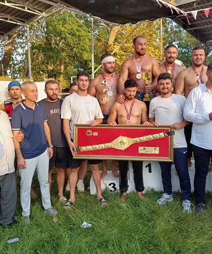 TARİHİ ÇARDAK GÜREŞLERİ’NDE BAŞPEHLİVANLIĞI FEYZULLAH AKTÜRK KAZANDI