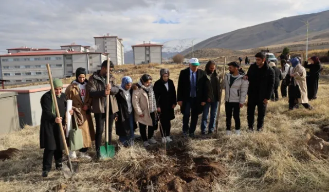 IĞDIR ÜNİVERSİTESİNDE 815 FİDAN TOPRAKLA BULUŞTU