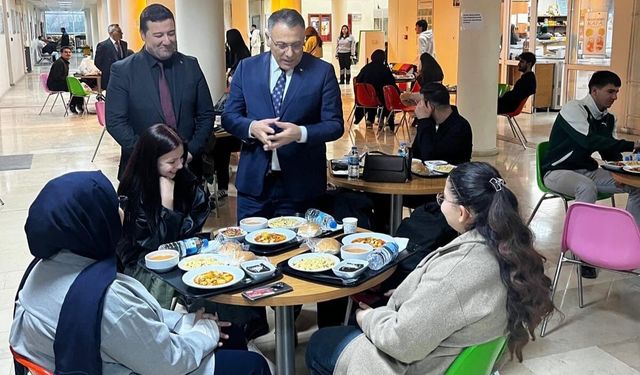 REKTÖR GÜREL, ÖĞRENCİLERLE İFTAR SOFRASINDA BULUŞTU