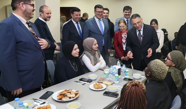 REKTÖR GÜREL, ULUSLARARASI ÖĞRENCİLERLE İFTAR SOFRASINDA BULUŞTU