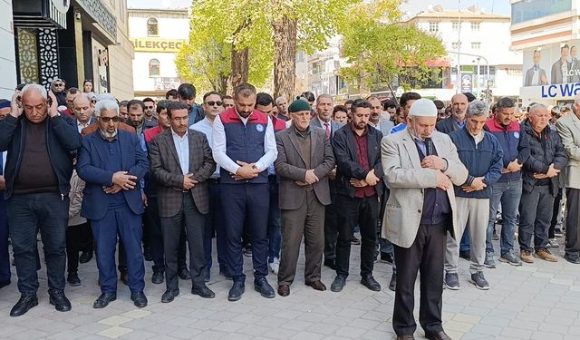 IĞDIR’DA ŞEHİT ÖĞRETMEN VE ÖĞRENCİLER İÇİN GIYABİ CENAZE NAMAZI