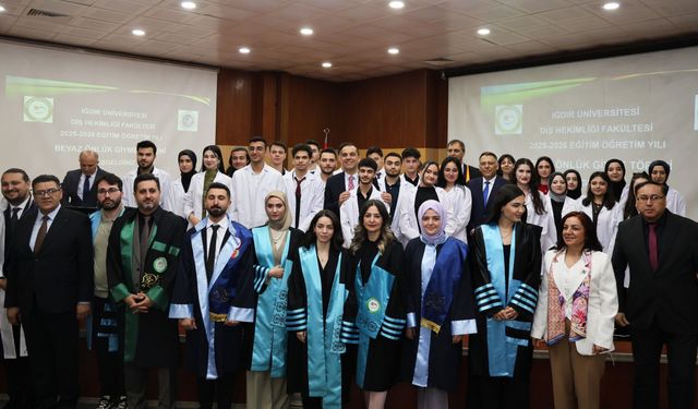 IĞDIR ÜNİVERSİTESİ'NDE GELECEĞİN DİŞ HEKİMLERİ BEYAZ ÖNLÜKLERİNİ GİYDİ