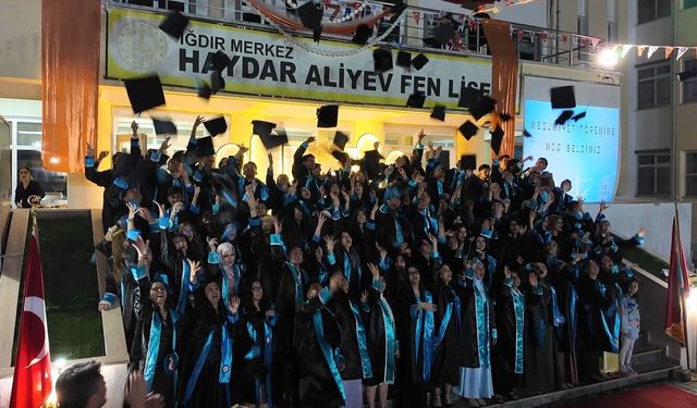 HAYDAR ALİYEV FEN LİSESİNDE COŞKULU MEZUNİYET TÖRENİ YAŞANDI