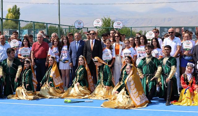 Kayısı Cup’ta İlk Servis Atıldı: 171 Sporcu Iğdır’da Korta Çıktı