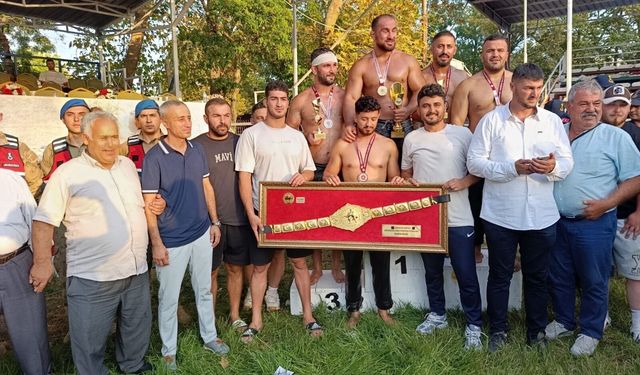 TARİHİ ÇARDAK GÜREŞLERİ’NDE BAŞPEHLİVANLIĞI FEYZULLAH AKTÜRK KAZANDI