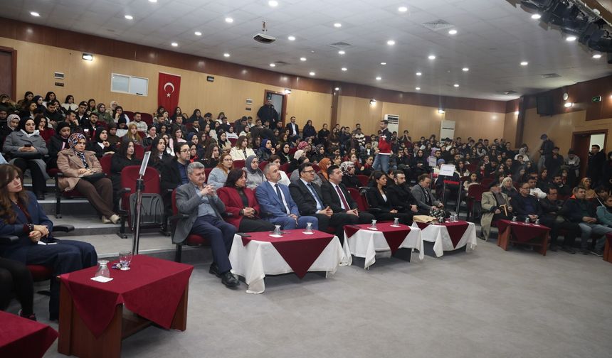 IĞDIR ÜNİVERSİTESİNDE “ÇANAKKALE RUHU” PROGRAMI DÜZENLENDİ