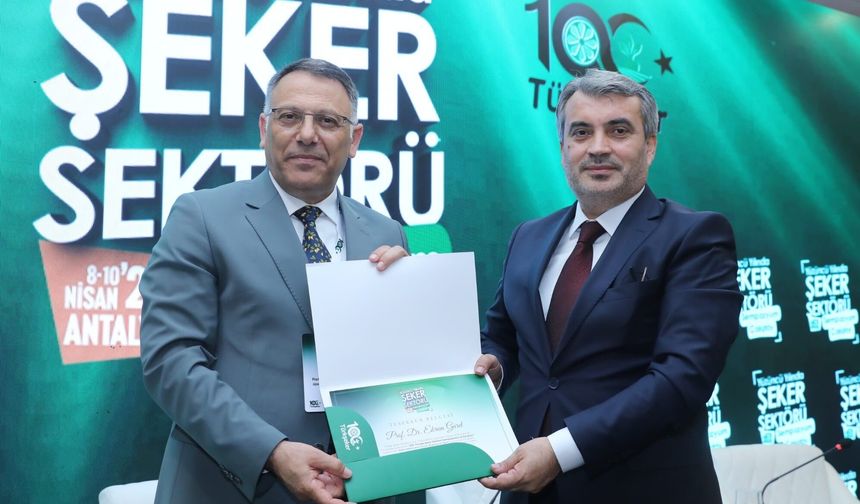 REKTÖR GÜREL, "YÜZÜNCÜ YILINDA ŞEKER SEKTÖRÜ SEMPOZYUMU"NA KATILDI