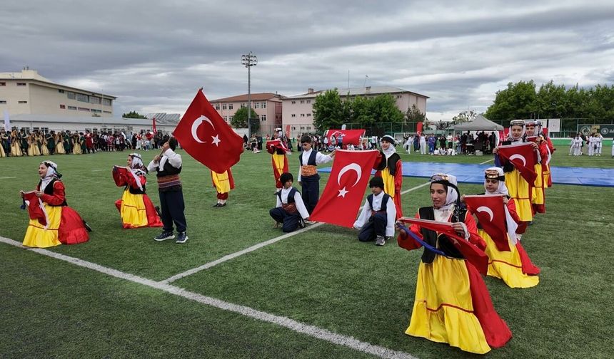 Iğdır’da 19 Mayıs Coşkusu: Gençliğin Enerjisi, Bayrağın Gölgesinde Tek Yürek Oldu