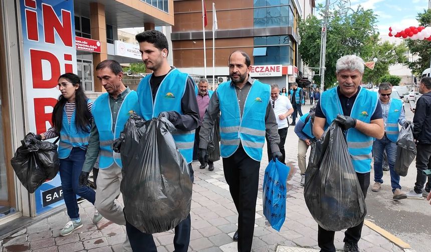 ÇÖP SADECE SOKAKTA DEĞİL, ZİHİNLERDE DE BİRİKİYOR