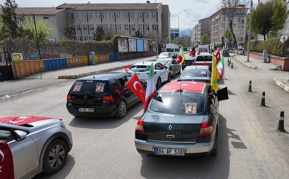 IĞDIR’DAN İRAN’A DESTEK KONVOYU: “DİRENİŞ DOSTLARI” BİNLERCE KİŞİNİN KATILIMIYLA UĞURLANDI
