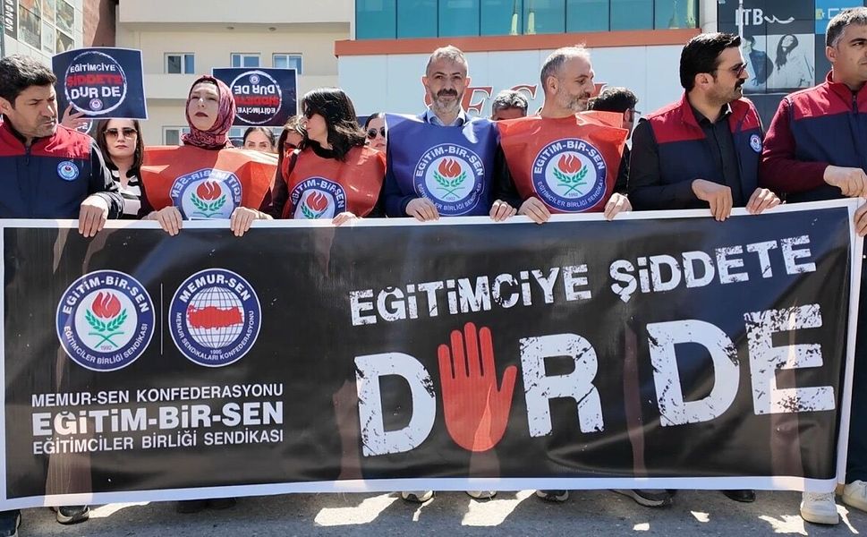 EĞİTİMDE ŞİDDETE KARŞI TÜRKİYE AYAĞA KALKTI: "ARTIK YETER!"