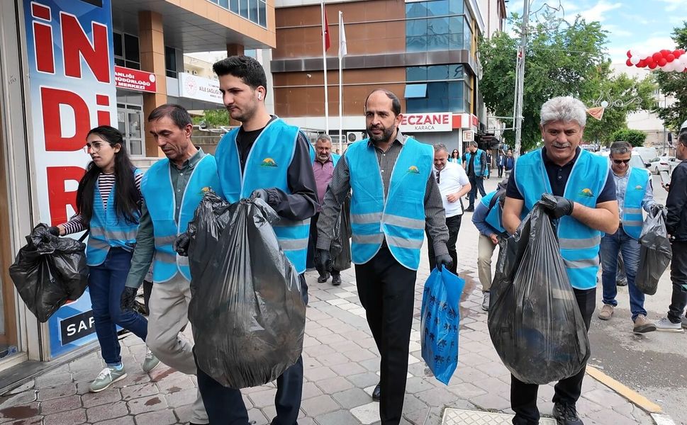 ÇÖP SADECE SOKAKTA DEĞİL, ZİHİNLERDE DE BİRİKİYOR