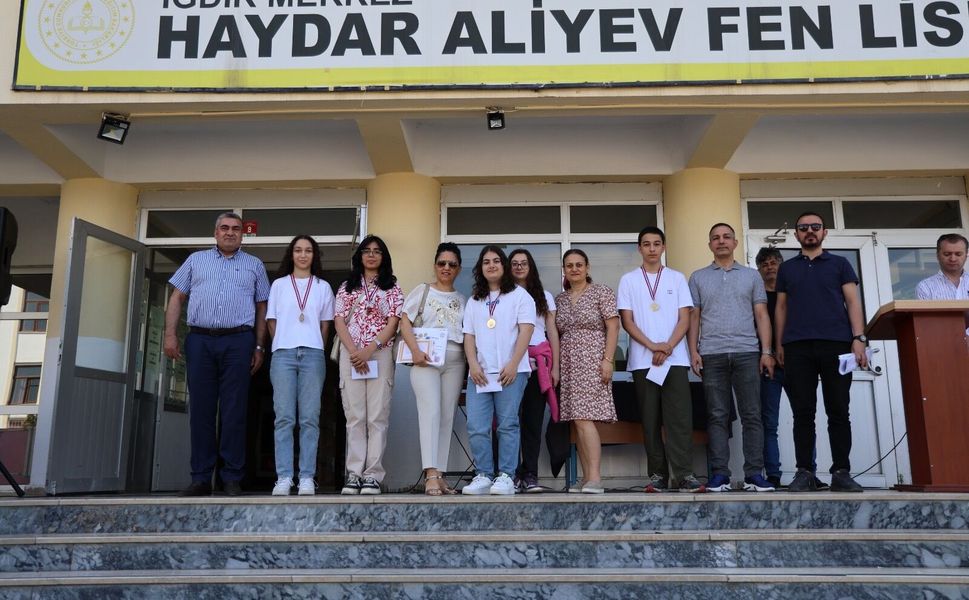 Haydar Aliyev Fen Lisesi'nde Karne Sevinci Ödülle Taçlandı