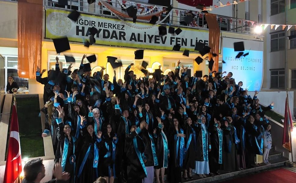 HAYDAR ALİYEV FEN LİSESİNDE COŞKULU MEZUNİYET TÖRENİ YAŞANDI