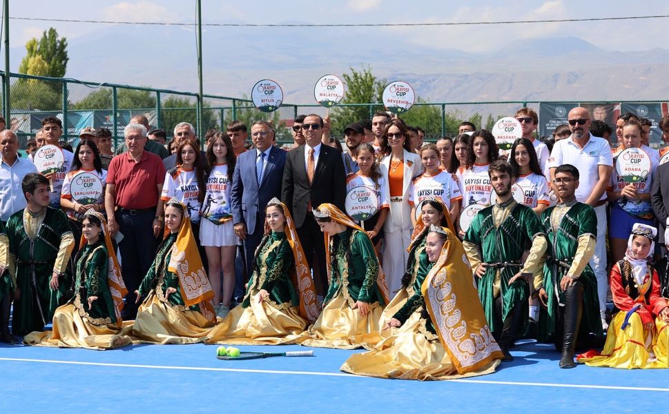 Kayısı Cup’ta İlk Servis Atıldı: 171 Sporcu Iğdır’da Korta Çıktı
