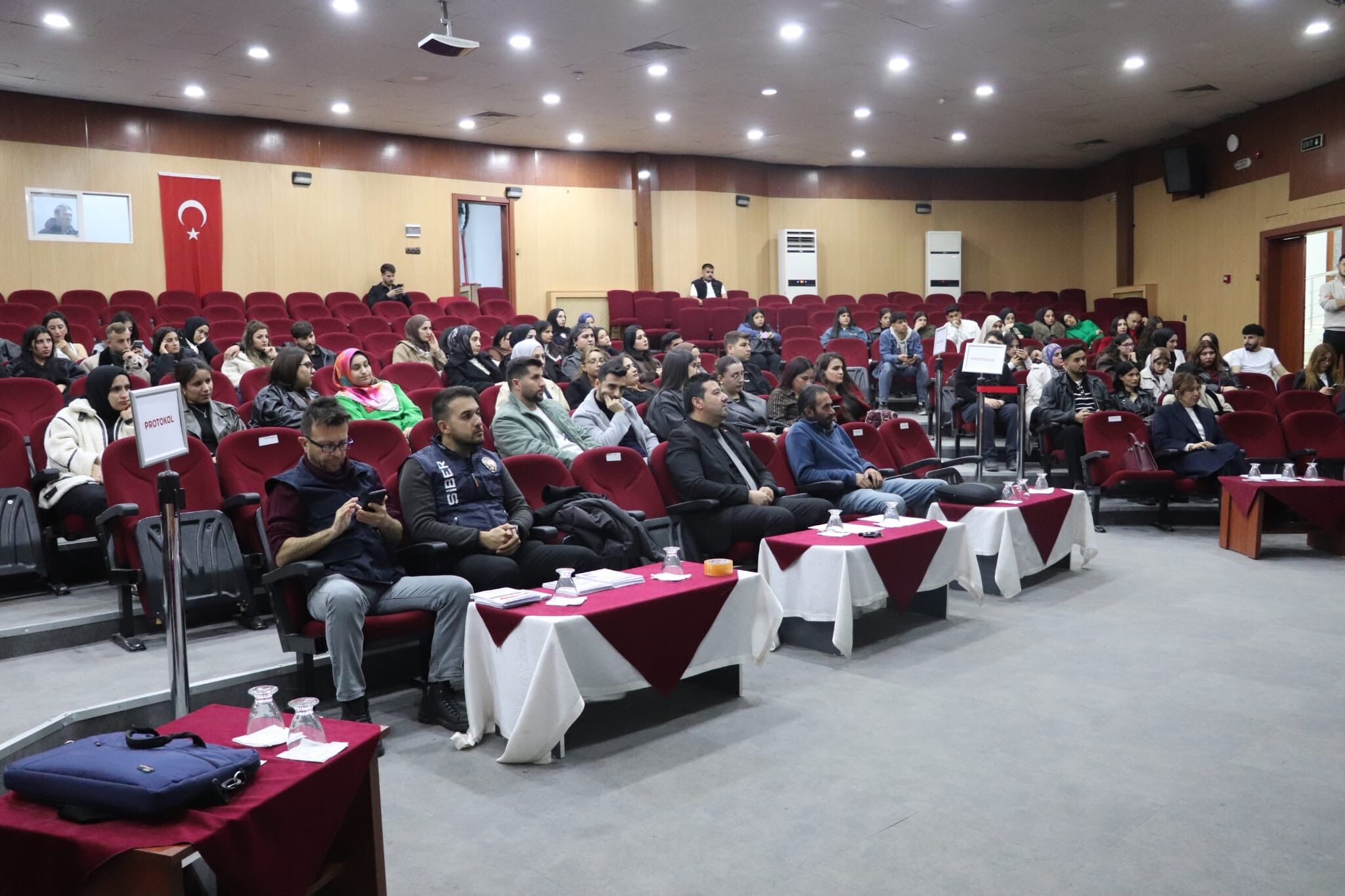 12451471 F52D 4C78 Adff Dc536423Cee9