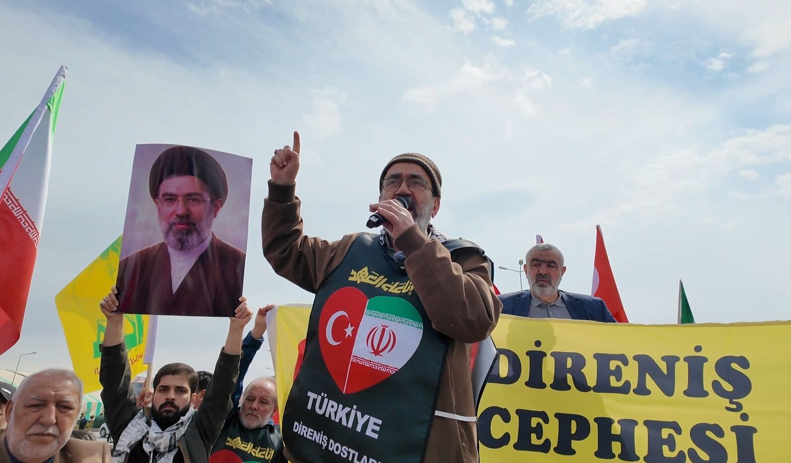 B2C92046 360E 4A7B 8F7F Ba57749B02E0