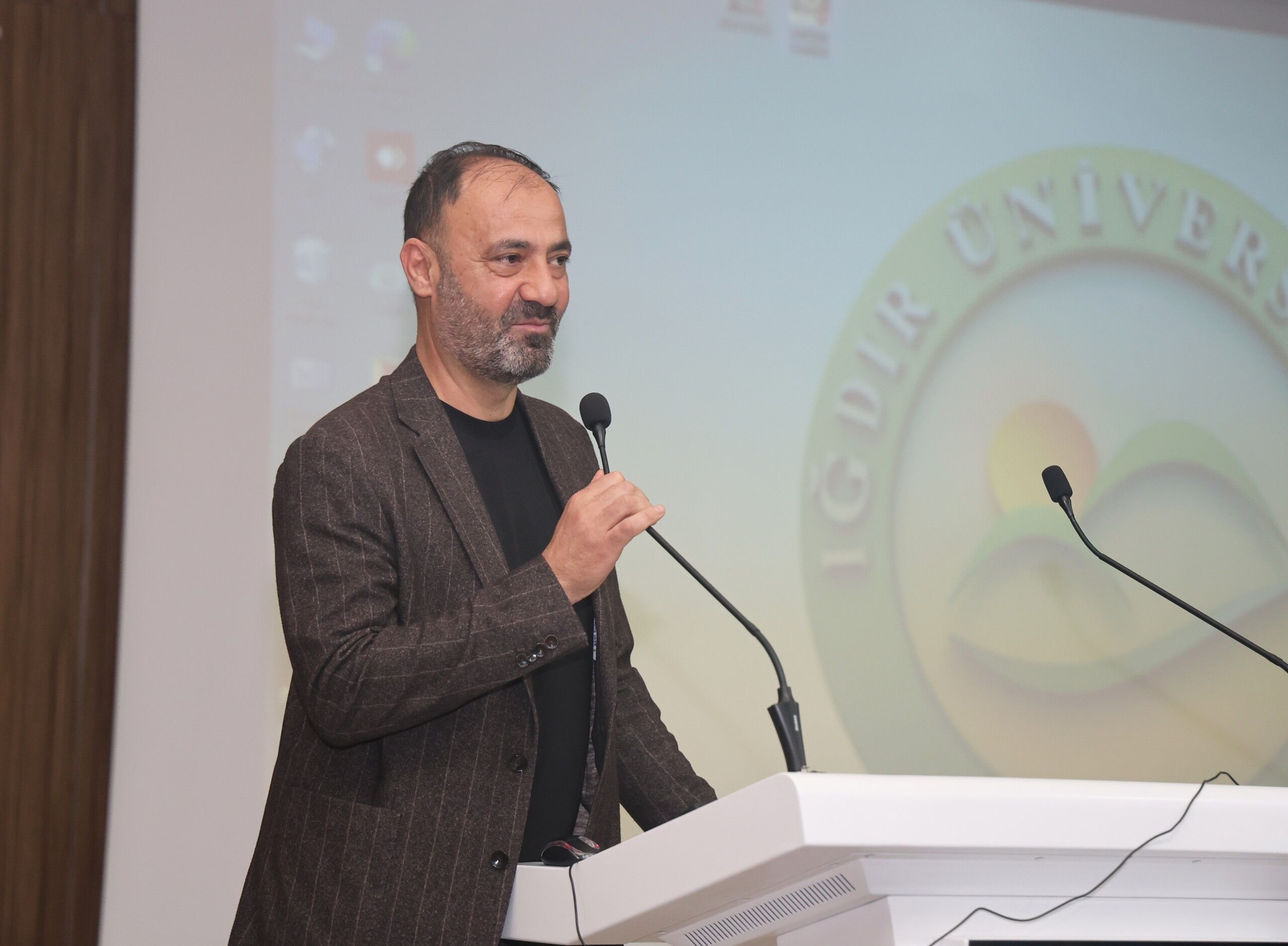 F90295D9 45A4 4B37 B374 1A26C11E33Bb